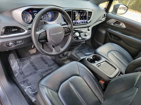 Certified 2021 Chrysler Pacifica Touring-L w/ S Appearance Package image 19