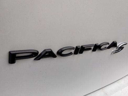 New 2026 Chrysler Pacifica Limited w/ S Appearance Package image 4