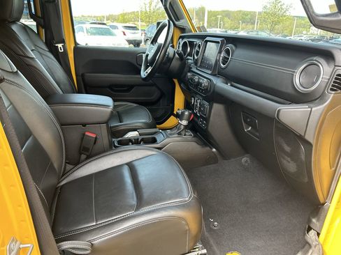 Used 2021 Jeep Wrangler Unlimited Sahara w/ Dual Top Group AWD/4WD image 13