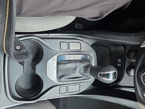 Used 2017 Hyundai Santa Fe Sport image 26