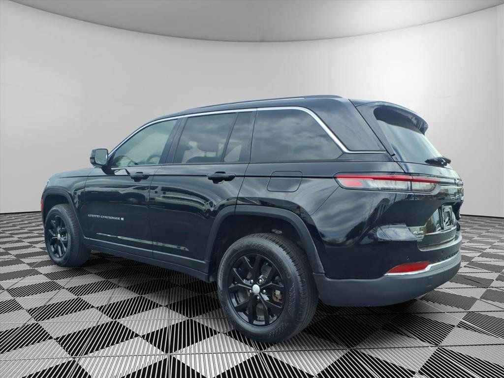 Used 2023 Jeep Grand Cherokee Limited AWD/4WD image 27