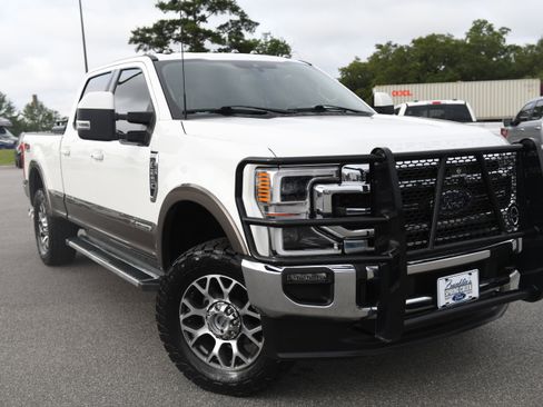 Used 2022 Ford F250 Lariat w/ Lariat Ultimate Package AWD/4WD image 2