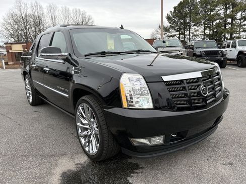 Used 2013 Cadillac Escalade EXT Premium image 3