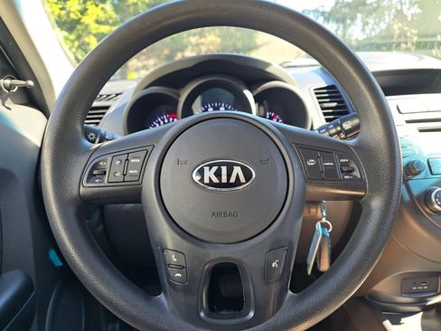 Used 2013 Kia Soul FWD image 14