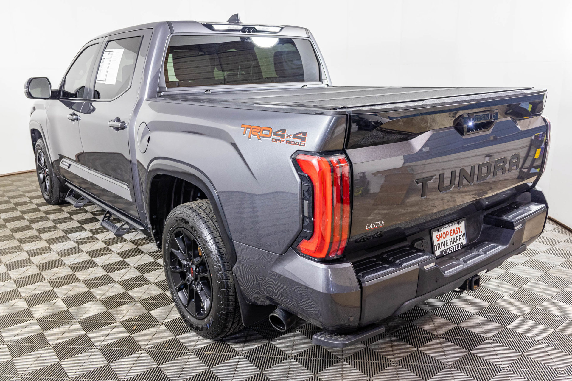 Used 2025 Toyota Tundra Platinum w/ TRD Off-Road Package AWD/4WD image 19