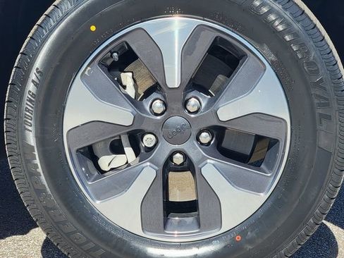 Certified 2022 Jeep Grand Cherokee Limited 4xe w/ Luxury Tech Group II image 17