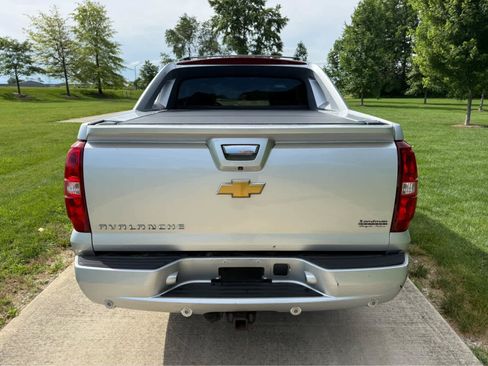 Used 2013 Chevrolet Avalanche LTZ AWD/4WD image 5