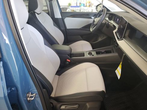 New 2025 Volkswagen Tiguan SE image 32