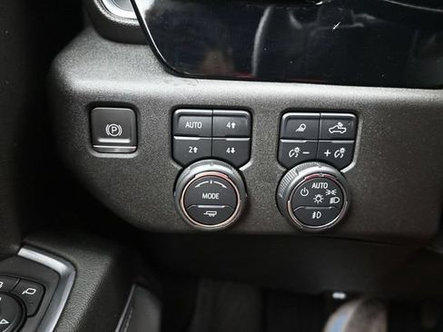 Used 2024 Chevrolet Silverado 1500 High Country w/ Z71 Off-Road Package AWD/4WD image 11