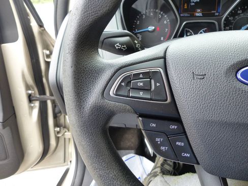 Used 2018 Ford Focus SE FWD image 22