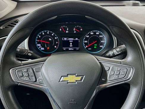 Used 2025 Chevrolet Malibu LT image 12