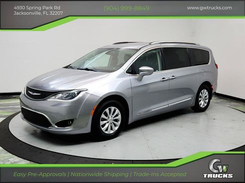 Used 2019 Chrysler Pacifica Touring-L FWD image 1