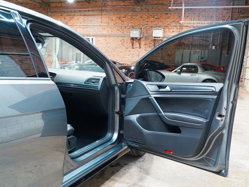Used 2018 Volkswagen Golf R 4-Door AWD/4WD image 46