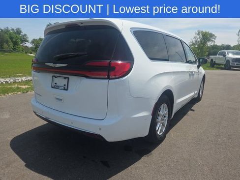 Used 2023 Chrysler Pacifica Touring-L FWD image 9