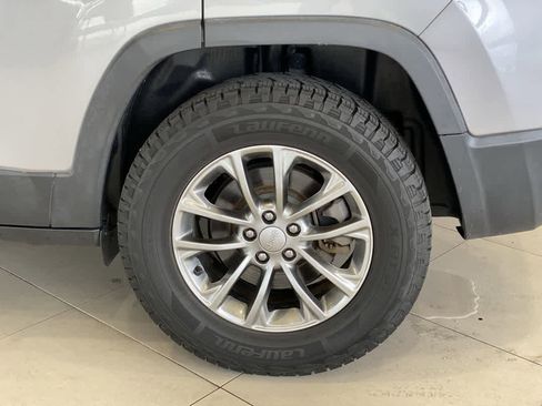 Used 2019 Jeep Cherokee Latitude Plus image 13