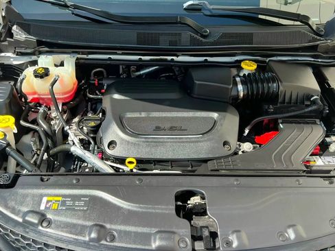 Used 2020 Chrysler Voyager L FWD image 50