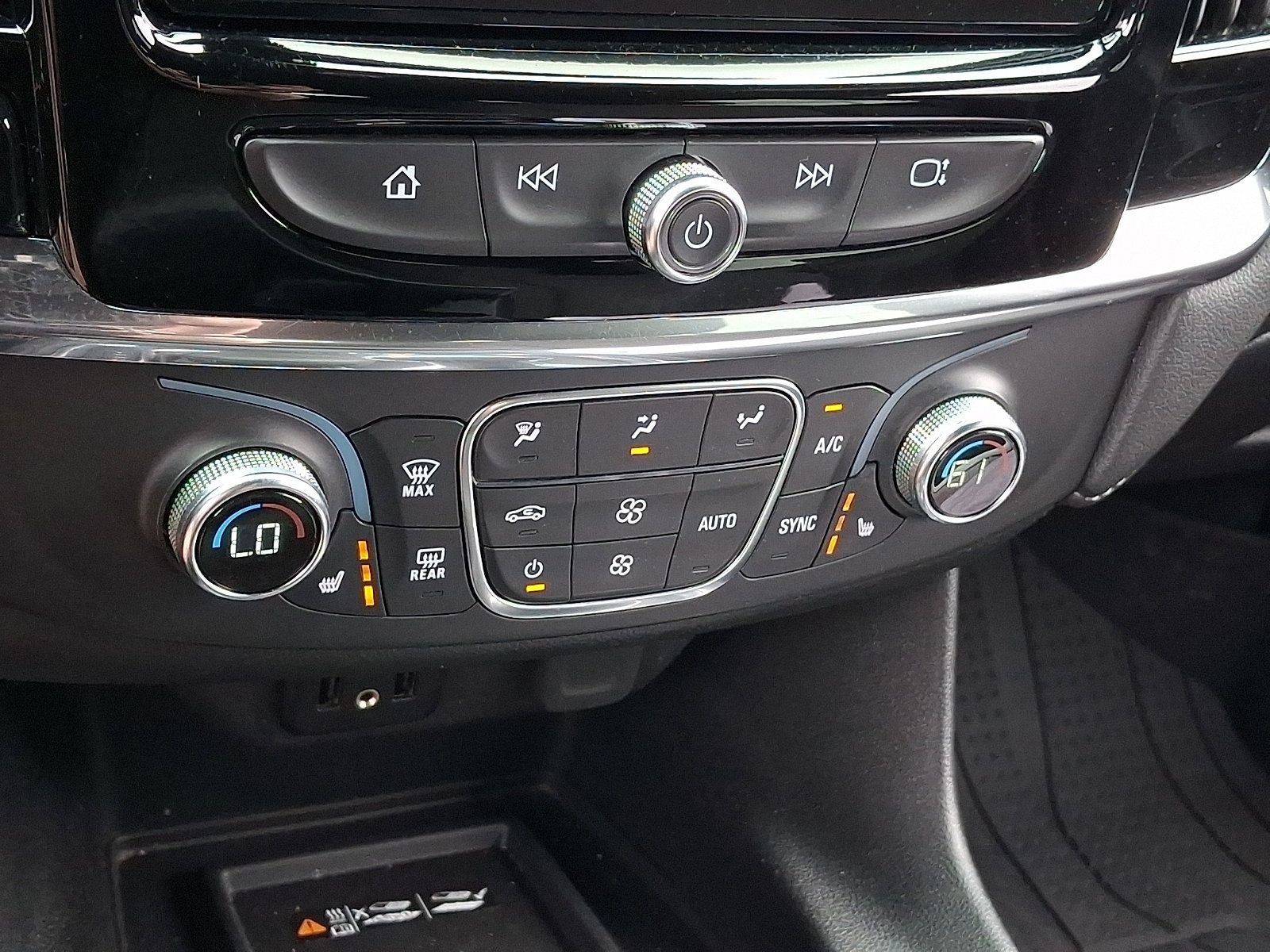 Used 2023 Chevrolet Traverse LT FWD image 23