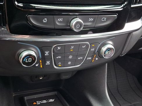 Used 2023 Chevrolet Traverse LT FWD image 23