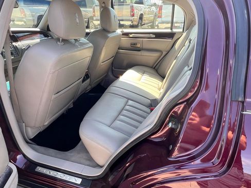 Used 2006 Lincoln Town Car Signature RWD image 77