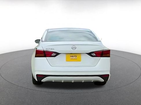 Used 2025 Nissan Altima 2.5 SV FWD image 11