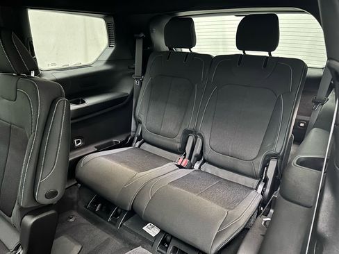 New 2025 Jeep Grand Cherokee L Laredo image 15