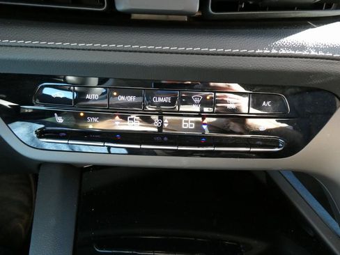 Certified 2023 Buick Envision Essence image 26