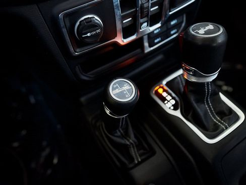 Used 2022 Jeep Wrangler Unlimited Sahara image 44