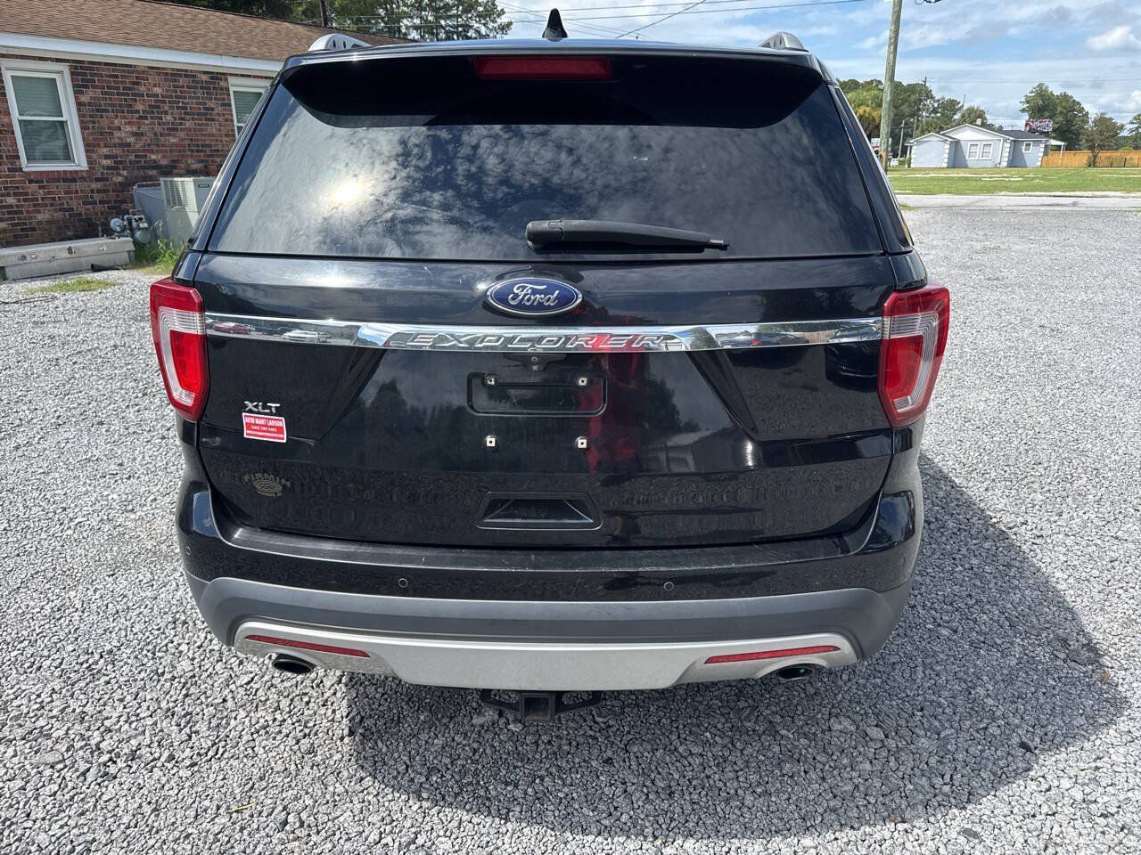 Used 2016 Ford Explorer XLT w/ Equipment Group 202A FWD image 4
