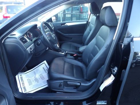 Used 2013 Volkswagen Jetta SE FWD image 8