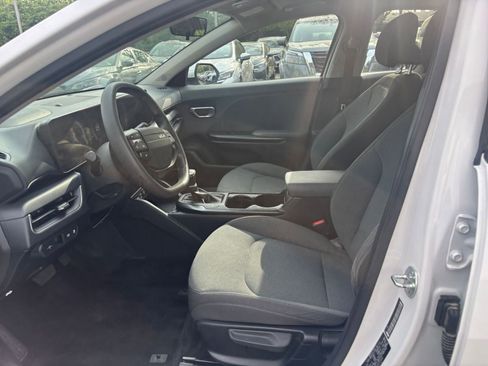 Used 2025 Kia K4 LXS image 27