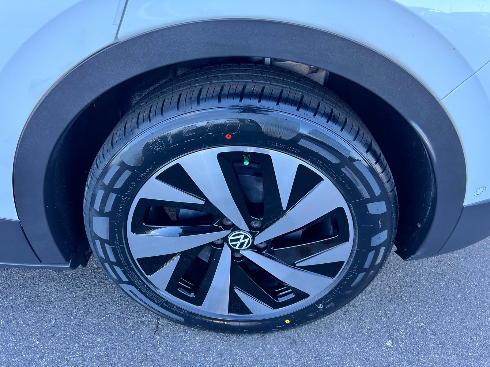 Used 2024 Volkswagen ID.4 2WD image 12