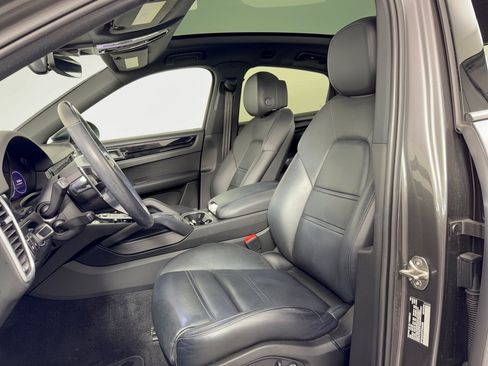 Certified 2023 Porsche Cayenne Coupe AWD/4WD image 5