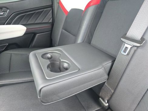 Used 2024 GMC Canyon AT4X w/ AT4X AEV Edition image 32