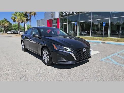 Used 2025 Nissan Altima 2.5 S image 17