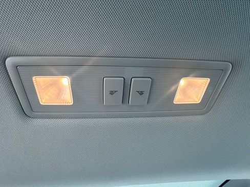 Used 2023 Volkswagen Jetta SE w/ Panoramic Sunroof Package image 46