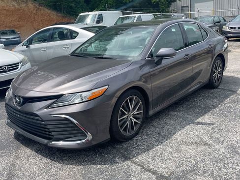 Used 2023 Toyota Camry XLE FWD image 1