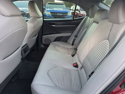Used 2018 Toyota Camry SE FWD image 10