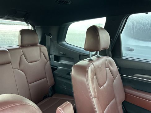Used 2023 Kia Telluride EX w/ EX Captain's Chair Package AWD/4WD image 12