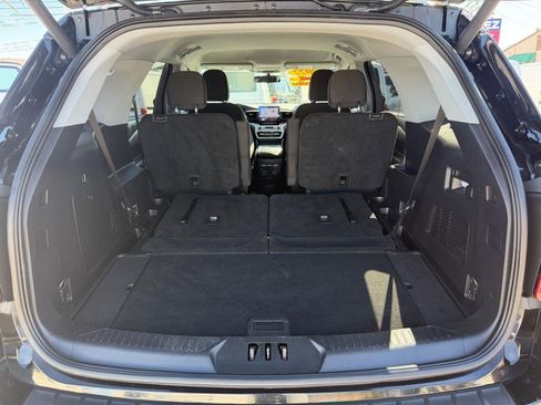 Used 2022 Ford Explorer XLT image 48