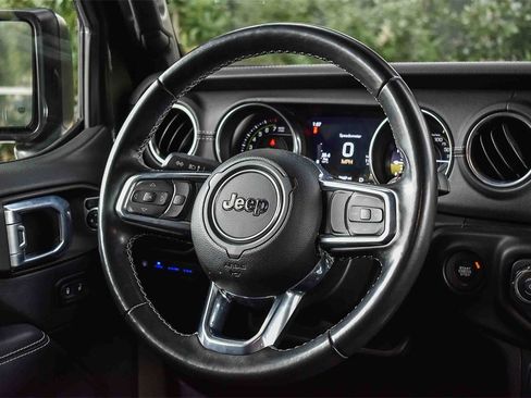 Used 2022 Jeep Wrangler Unlimited Sahara image 14