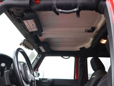 Used 2015 Jeep Wrangler Unlimited Sahara w/ Connectivity Group AWD/4WD image 10