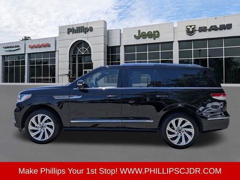 Used 2024 Lincoln Navigator Premiere AWD/4WD image 6