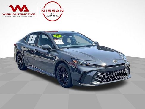 Used 2025 Toyota Camry SE FWD image 4