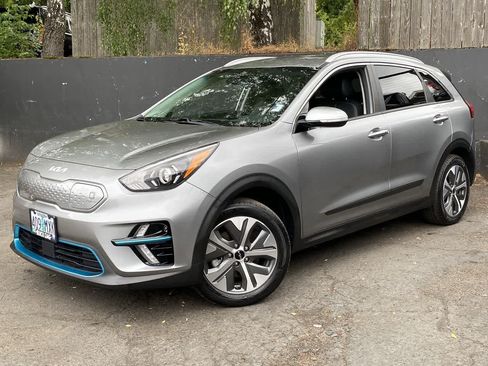 Used 2022 Kia Niro EX w/ Cold Weather Package FWD image 1