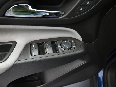 Used 2023 Chevrolet Equinox LS w/ LS Convenience Package FWD image 11