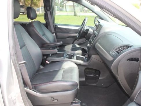 Used 2019 Dodge Grand Caravan GT FWD image 32