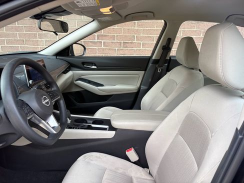 Used 2025 Nissan Altima 2.5 SV FWD image 11