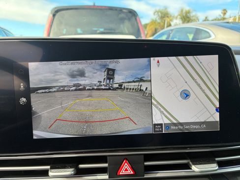 Used 2025 Hyundai Elantra Limited image 24