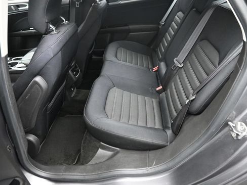 Used 2013 Ford Fusion SE FWD image 12