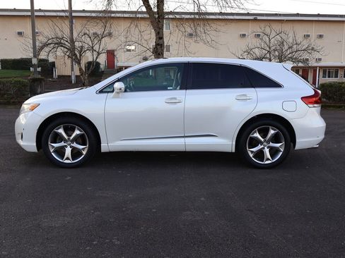 Used 2013 Toyota Venza XLE image 3